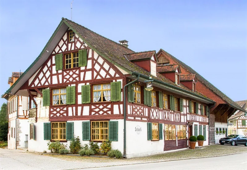 Die Taverne zum Schäfli über Eck an der Strasse
