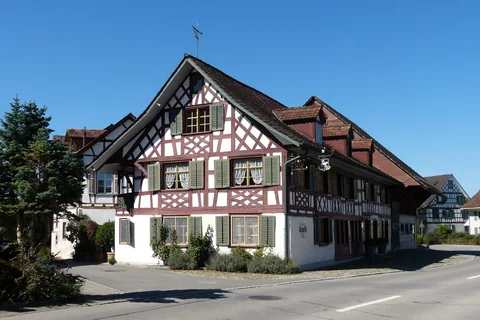 Die Taverne zum Schäfli an der Oberdorfstrasse 8 im Sommer